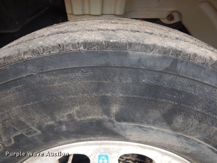 image for item DY9519 2007 Freightliner Business Class M2  tank truck