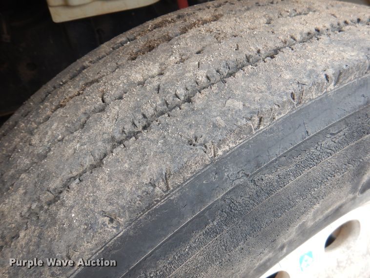 image for item DY9519 2007 Freightliner Business Class M2  tank truck