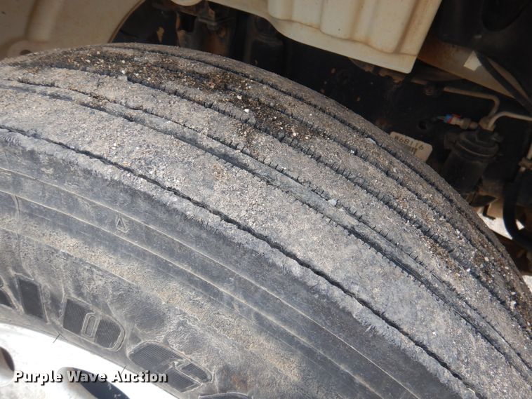 image for item DY9519 2007 Freightliner Business Class M2  tank truck