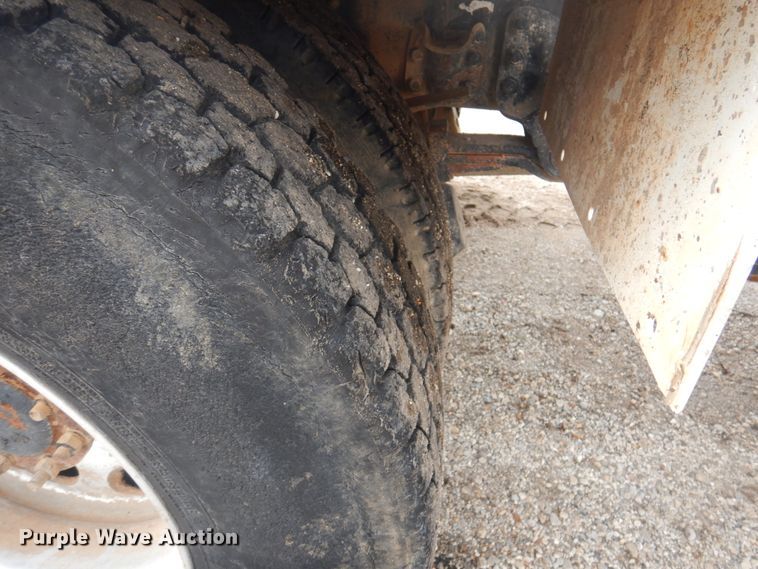 image for item DY9519 2007 Freightliner Business Class M2  tank truck