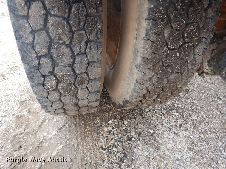 image for item DY9519 2007 Freightliner Business Class M2  tank truck