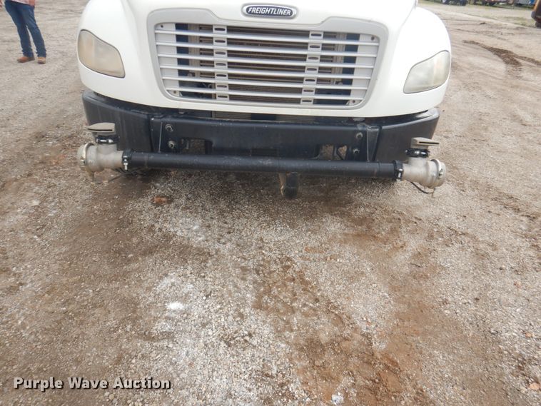 image for item DY9519 2007 Freightliner Business Class M2  tank truck