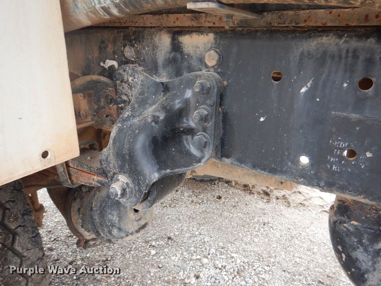 image for item DY9519 2007 Freightliner Business Class M2  tank truck