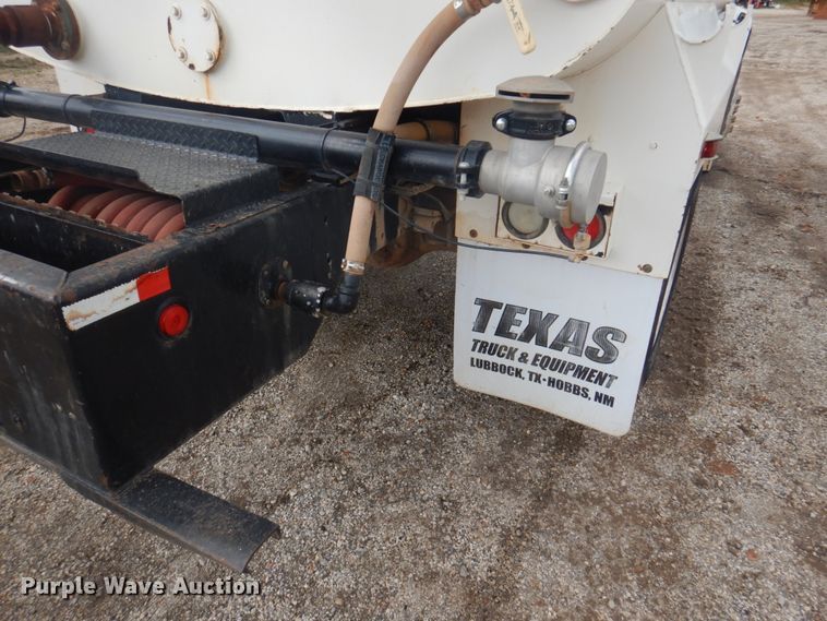 image for item DY9519 2007 Freightliner Business Class M2  tank truck