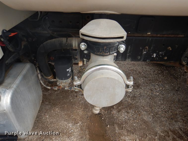 image for item DY9519 2007 Freightliner Business Class M2  tank truck