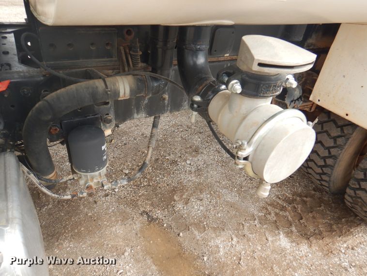 image for item DY9519 2007 Freightliner Business Class M2  tank truck