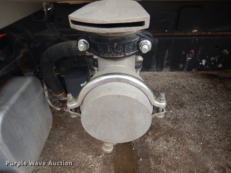 image for item DY9519 2007 Freightliner Business Class M2  tank truck