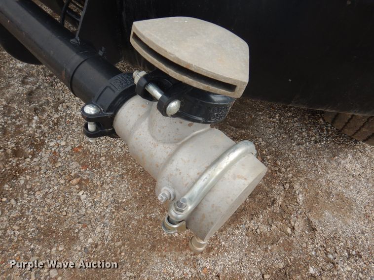 image for item DY9519 2007 Freightliner Business Class M2  tank truck