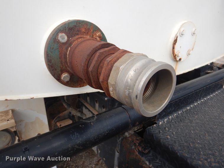 image for item DY9519 2007 Freightliner Business Class M2  tank truck