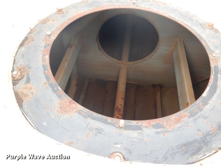 image for item DY9519 2007 Freightliner Business Class M2  tank truck