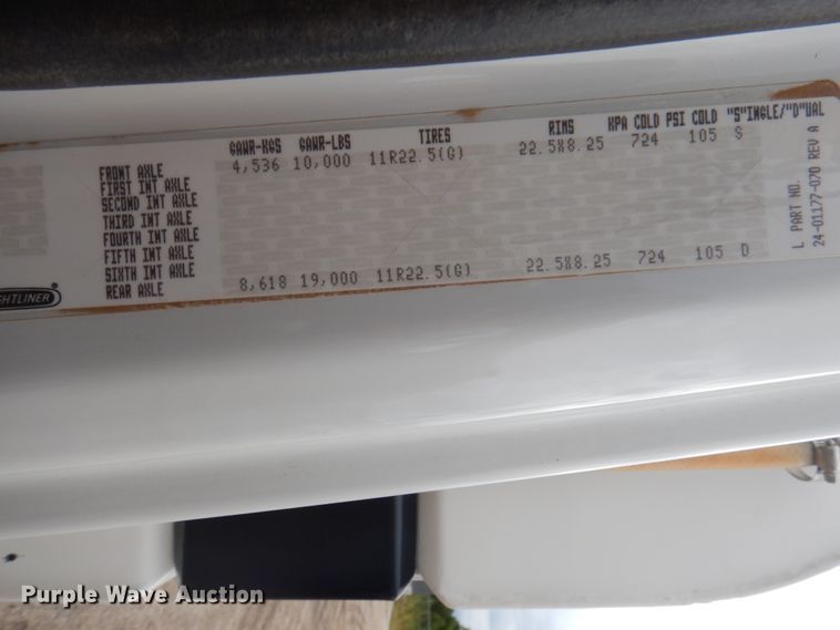 image for item DY9519 2007 Freightliner Business Class M2  tank truck