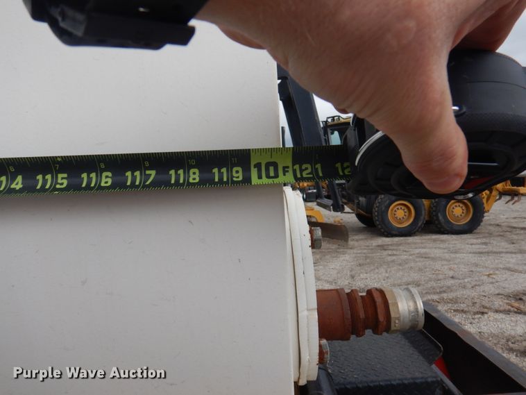 image for item DY9519 2007 Freightliner Business Class M2  tank truck