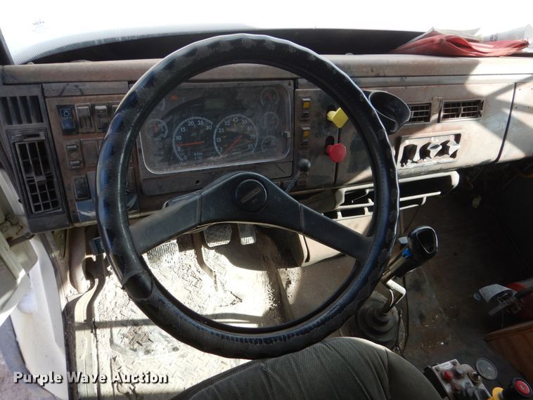 image for item EC9161 2002 Freightliner FL112 dump truck