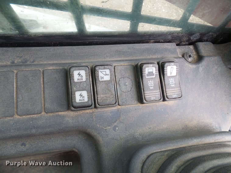 image for item EP9886 2019 Takeuchi TL12V-2  tracked skid steer loader