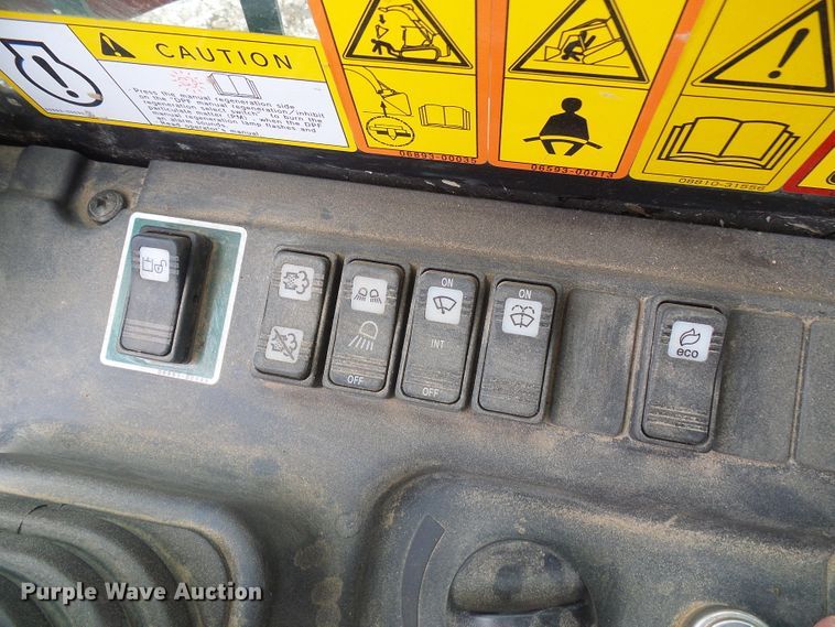 image for item EP9886 2019 Takeuchi TL12V-2  tracked skid steer loader