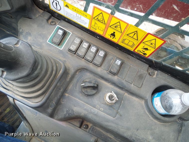 image for item EP9886 2019 Takeuchi TL12V-2  tracked skid steer loader