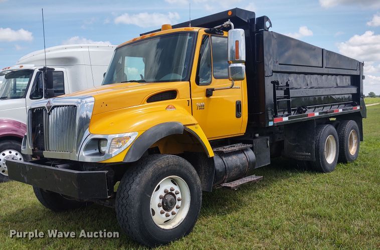 image for item EQ9391 2003 International 7400  dump truck