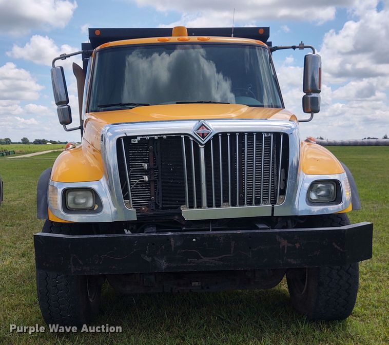 image for item EQ9391 2003 International 7400  dump truck