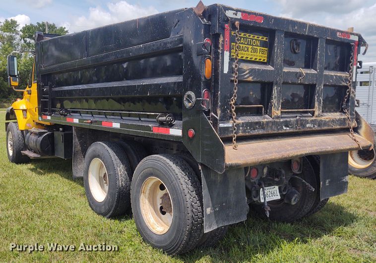 image for item EQ9391 2003 International 7400  dump truck
