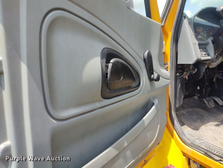 image for item EQ9391 2003 International 7400  dump truck