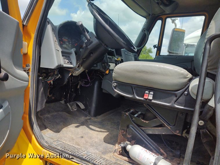 image for item EQ9391 2003 International 7400  dump truck