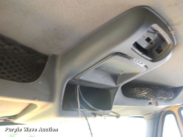 image for item EQ9391 2003 International 7400  dump truck