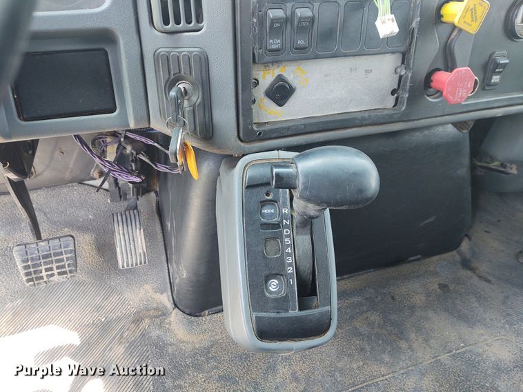 image for item EQ9391 2003 International 7400  dump truck