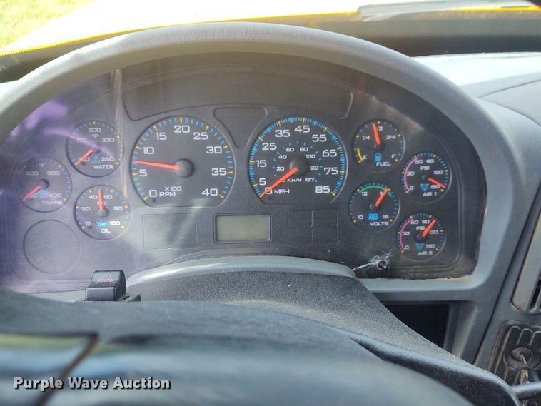 image for item EQ9391 2003 International 7400  dump truck