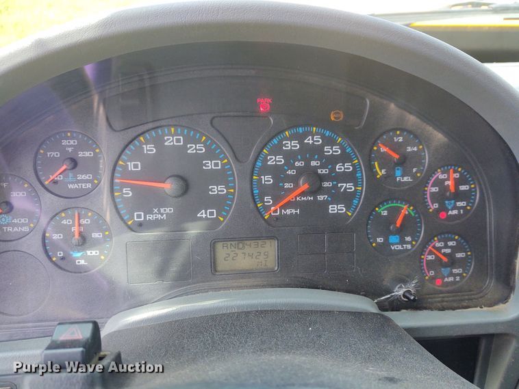 image for item EQ9391 2003 International 7400  dump truck