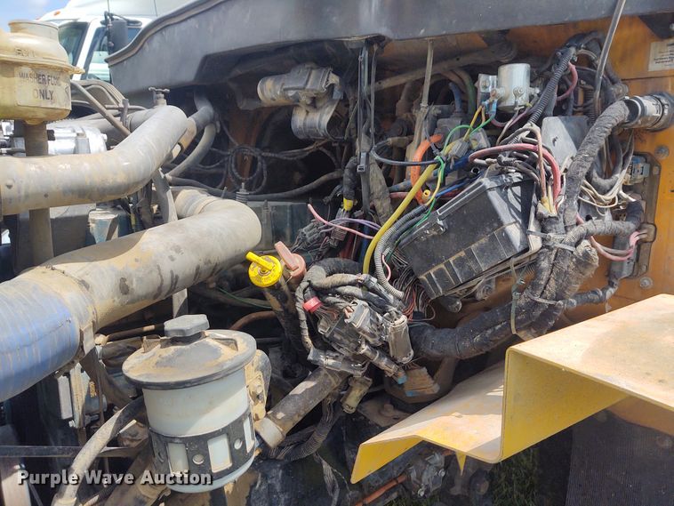 image for item EQ9391 2003 International 7400  dump truck