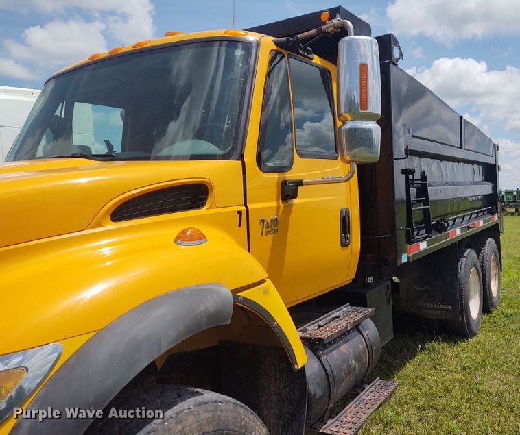 image for item EQ9391 2003 International 7400  dump truck
