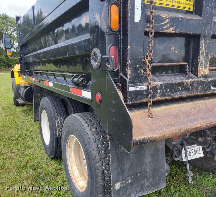 image for item EQ9391 2003 International 7400  dump truck