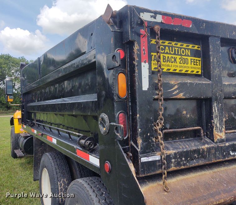 image for item EQ9391 2003 International 7400  dump truck