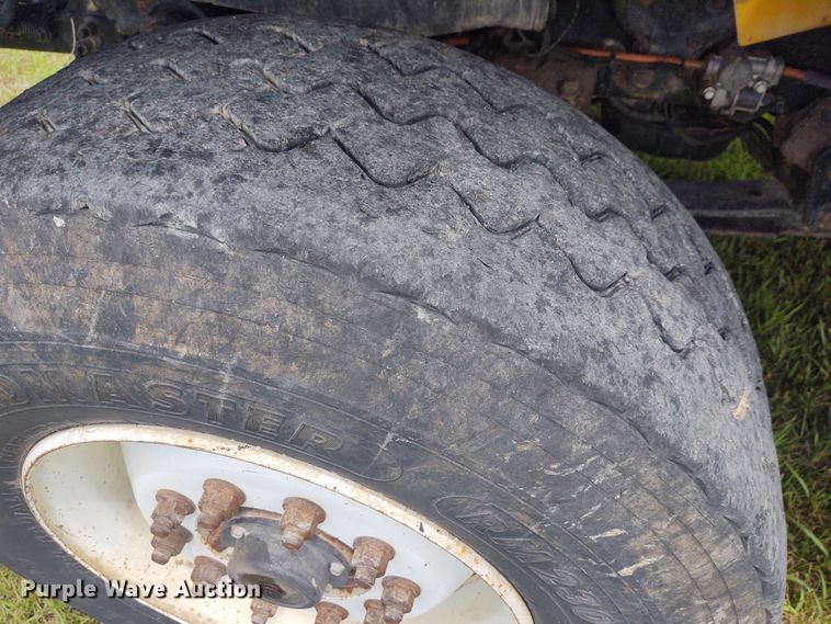 image for item EQ9391 2003 International 7400  dump truck