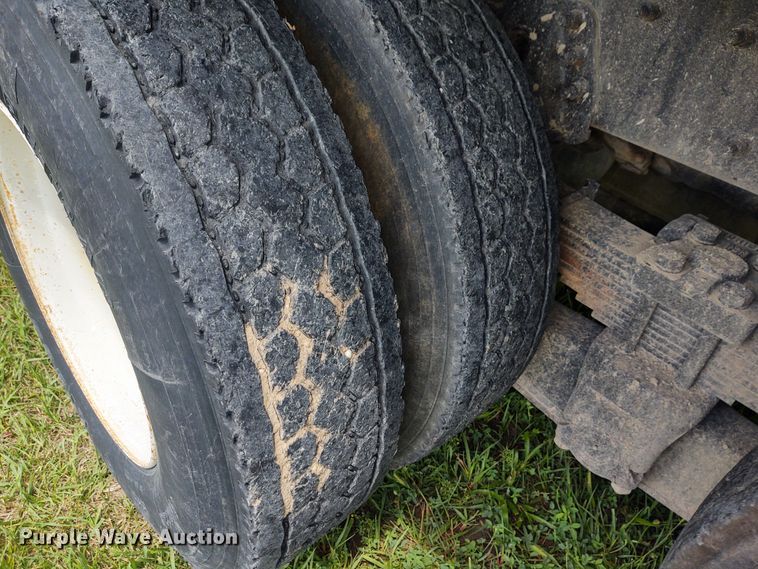 image for item EQ9391 2003 International 7400  dump truck