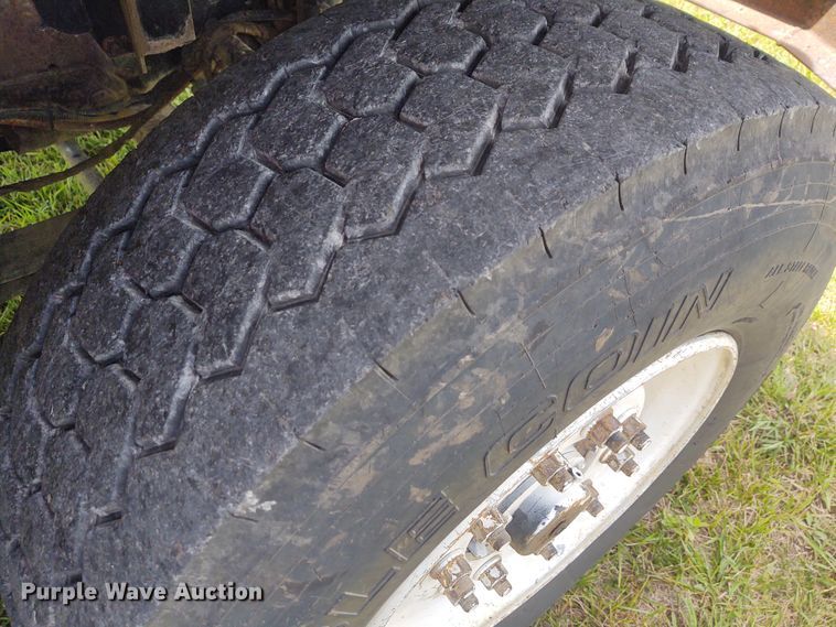 image for item EQ9391 2003 International 7400  dump truck