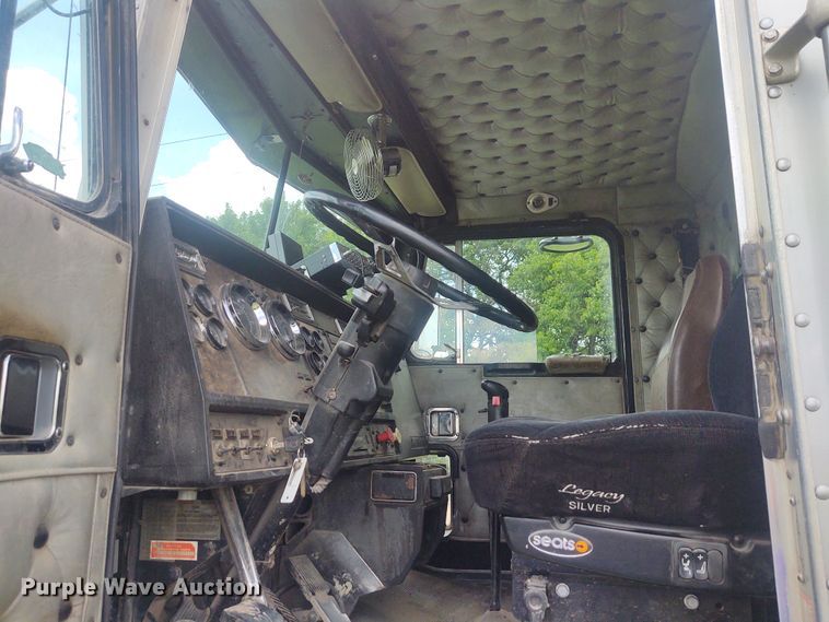 image for item EQ9396 1997 Kenworth  semi truck