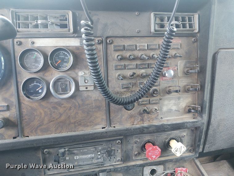 image for item EQ9396 1997 Kenworth  semi truck