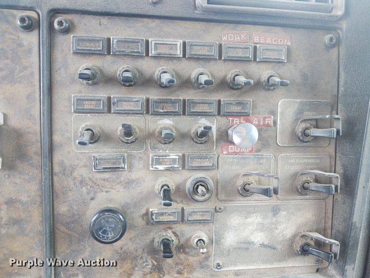 image for item EQ9396 1997 Kenworth  semi truck