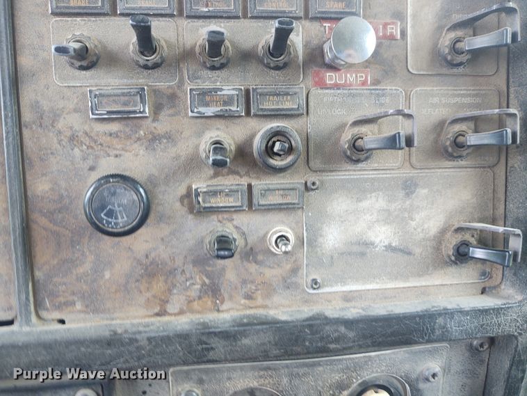 image for item EQ9396 1997 Kenworth  semi truck
