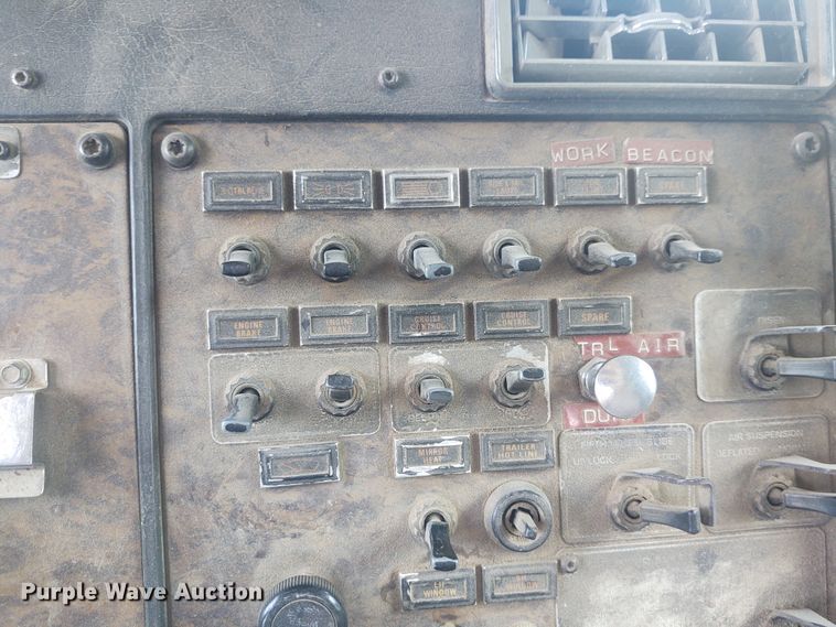 image for item EQ9396 1997 Kenworth  semi truck