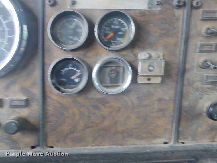 image for item EQ9396 1997 Kenworth  semi truck