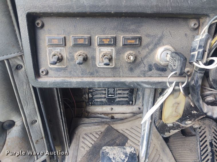 image for item EQ9396 1997 Kenworth  semi truck