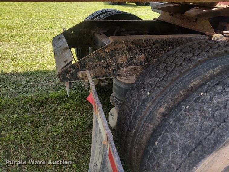 image for item EQ9396 1997 Kenworth  semi truck