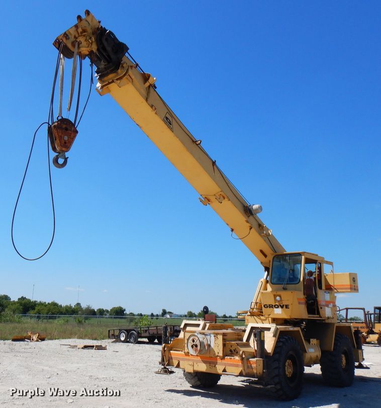 image for item FN9377 1982 Grove RT520 crane