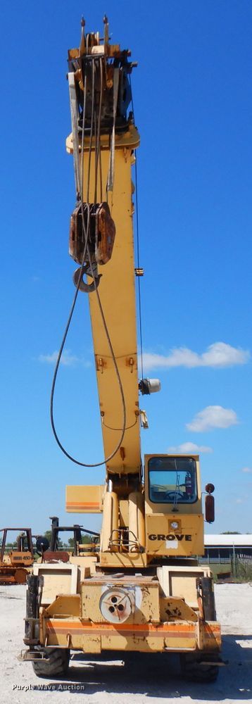 image for item FN9377 1982 Grove RT520 crane