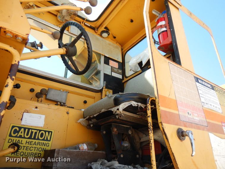 image for item FN9377 1982 Grove RT520 crane