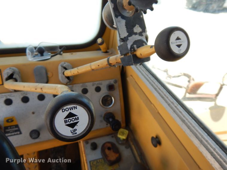 image for item FN9377 1982 Grove RT520 crane