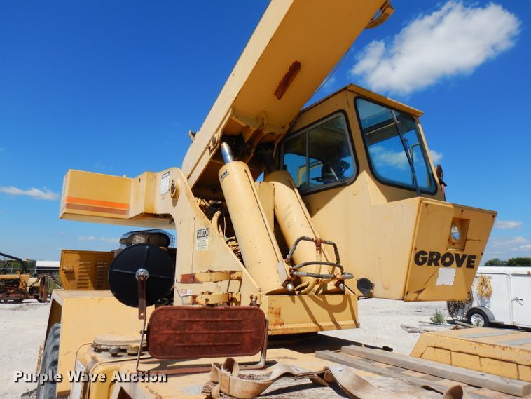 image for item FN9377 1982 Grove RT520 crane