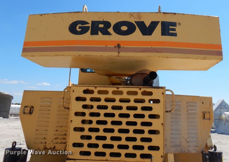 image for item FN9377 1982 Grove RT520 crane